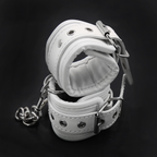 Hvide elegante SM-handcuffs 