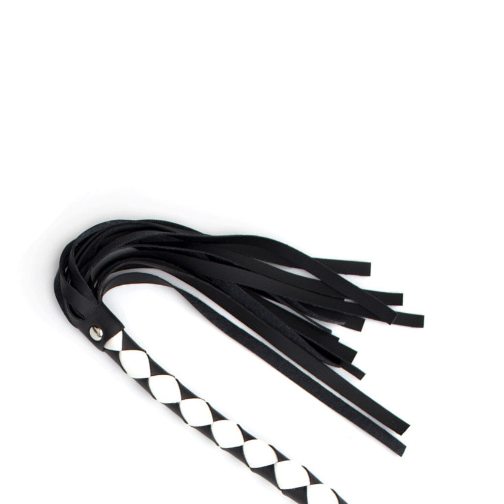 Flogger pisk i sort/hvidt med langt håndtag 