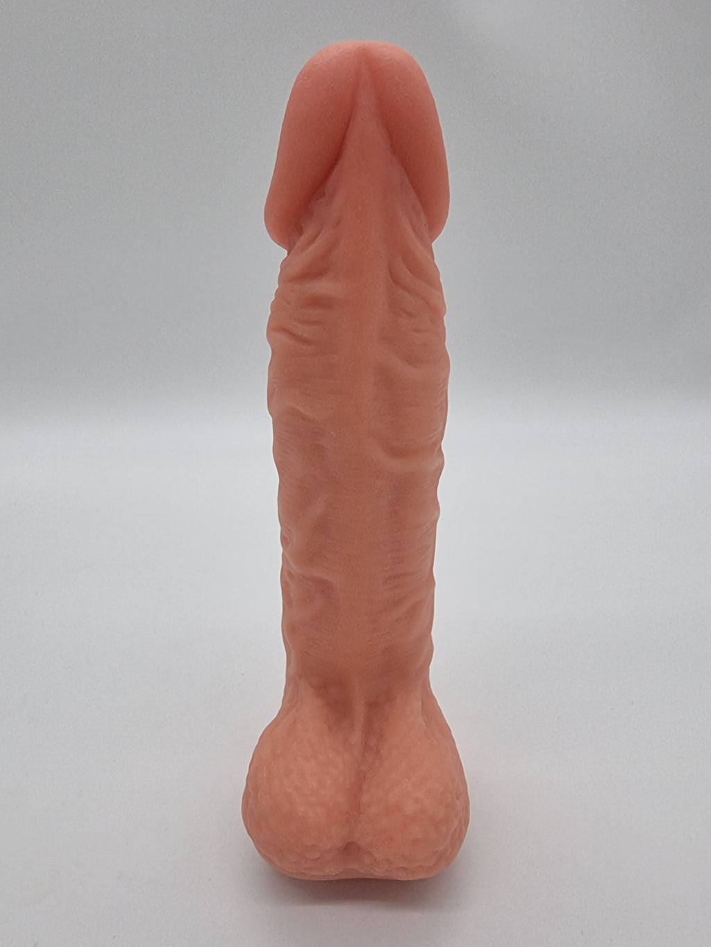 Gigant er en ekstra stor naturtro og fleksibel dildo