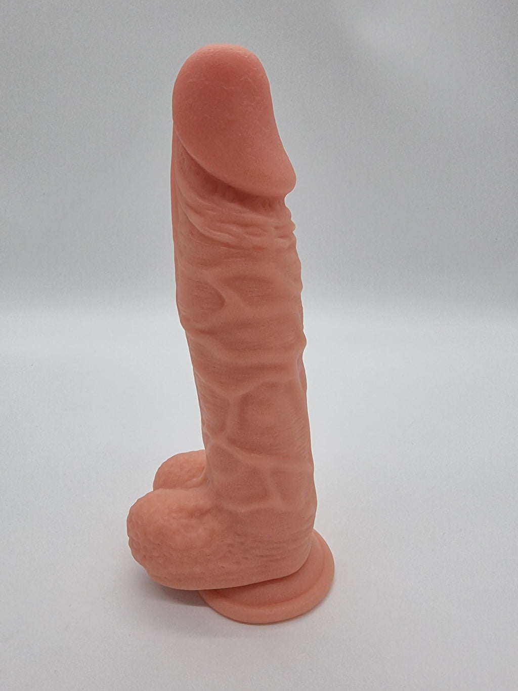Gigant er en ekstra stor naturtro og fleksibel dildo