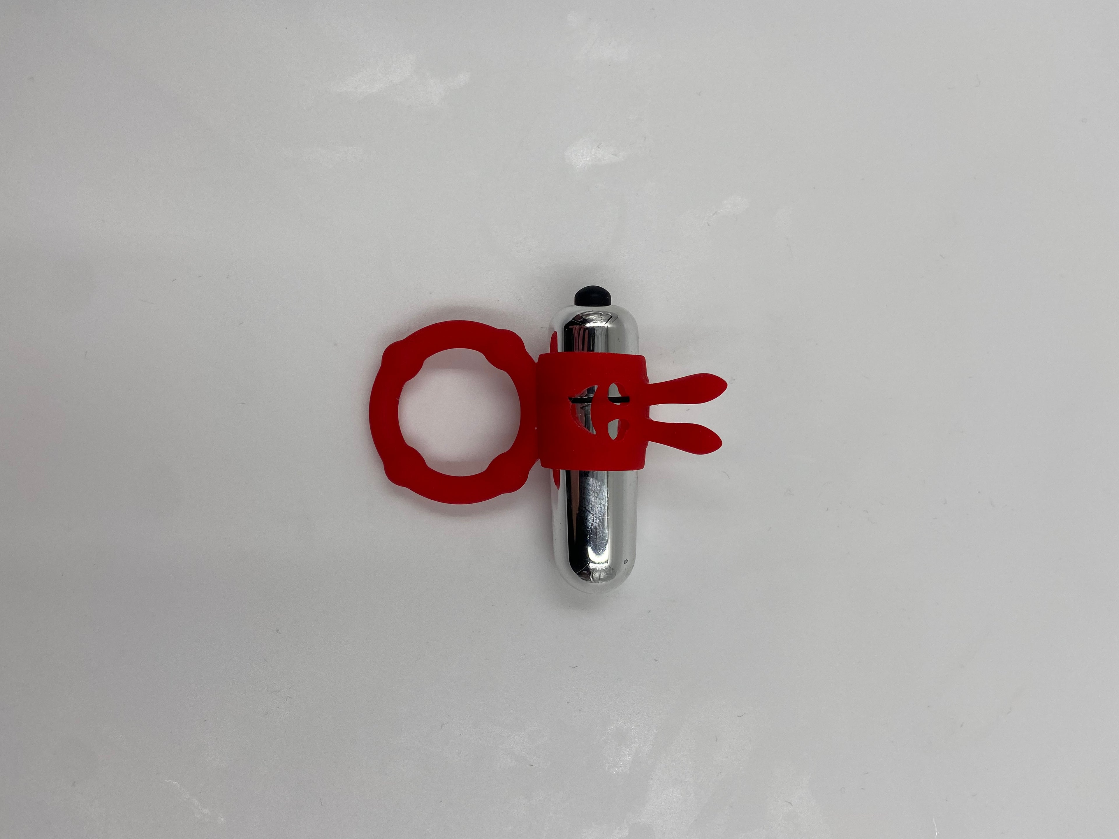 Penisring med vibrator. Med mund øjne og øre.
