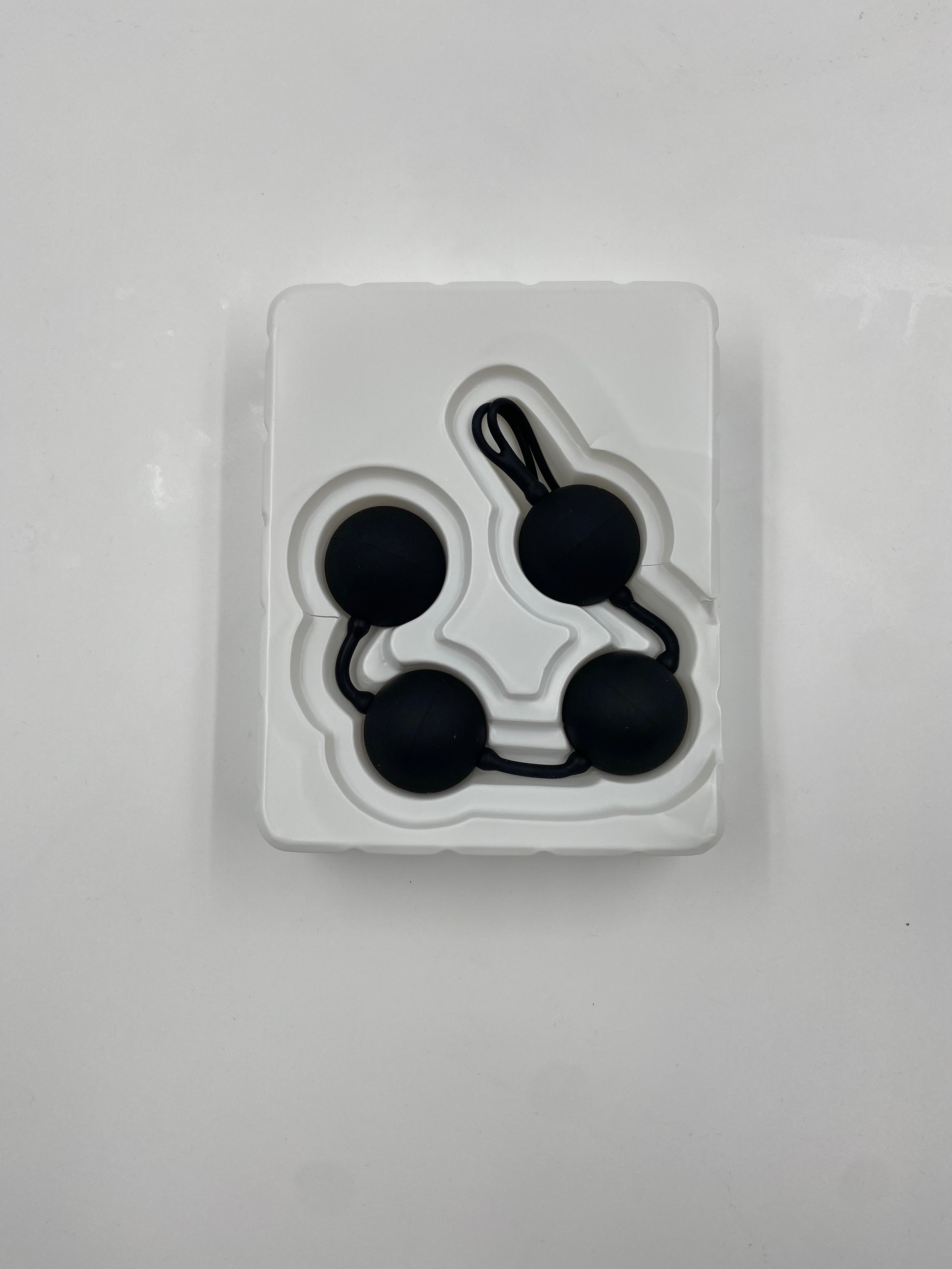 Velvet Black Balls 4 Svart