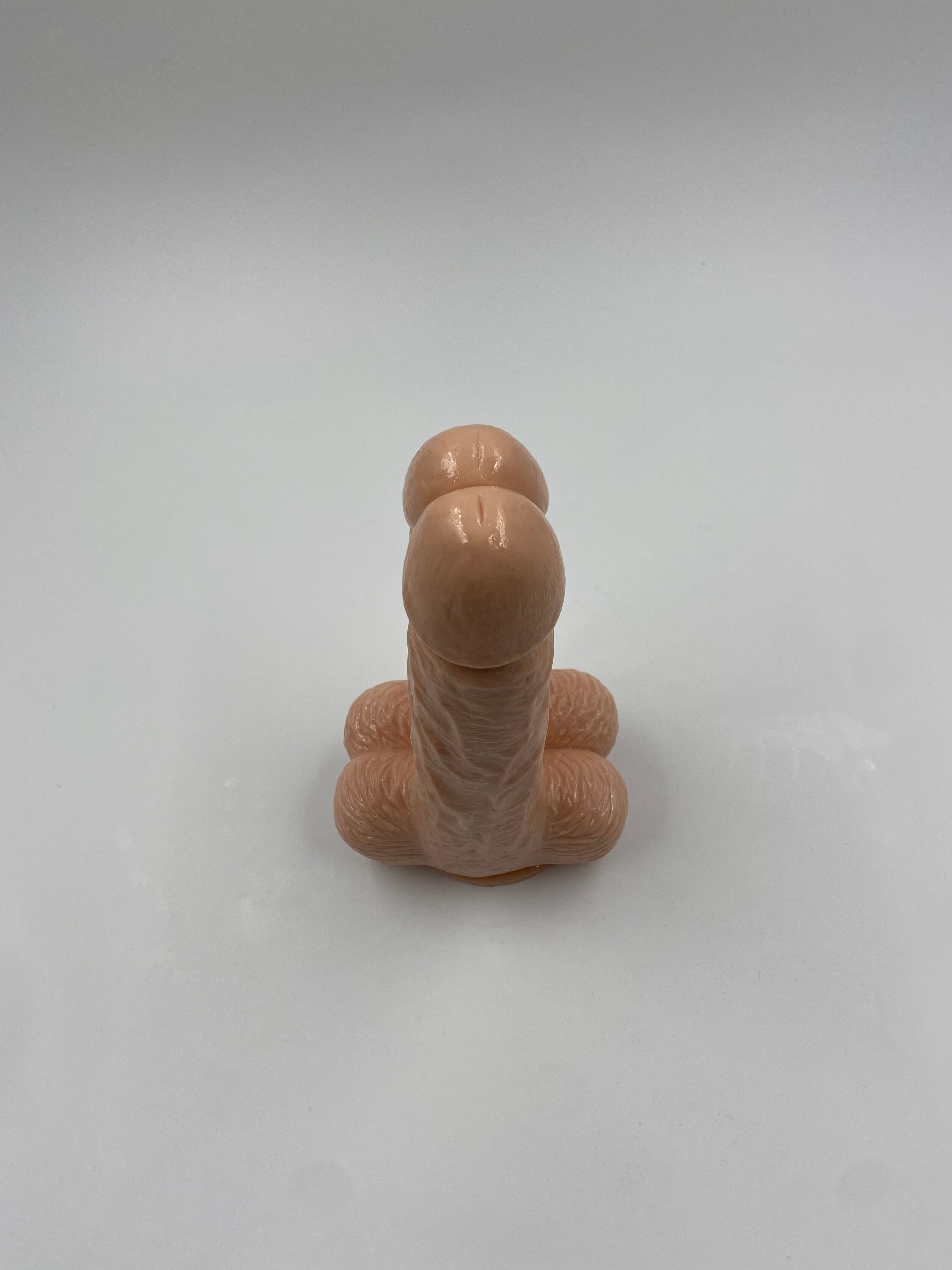 Realistiske dobbelte dildoer til et hul.