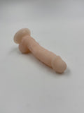 Blød dildo med kugler og sugekop.