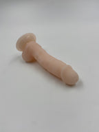 Blød dildo med kugler og sugekop.