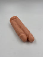 REALISTIXXX THREESOME  DOBBELT DILDO til et hul.