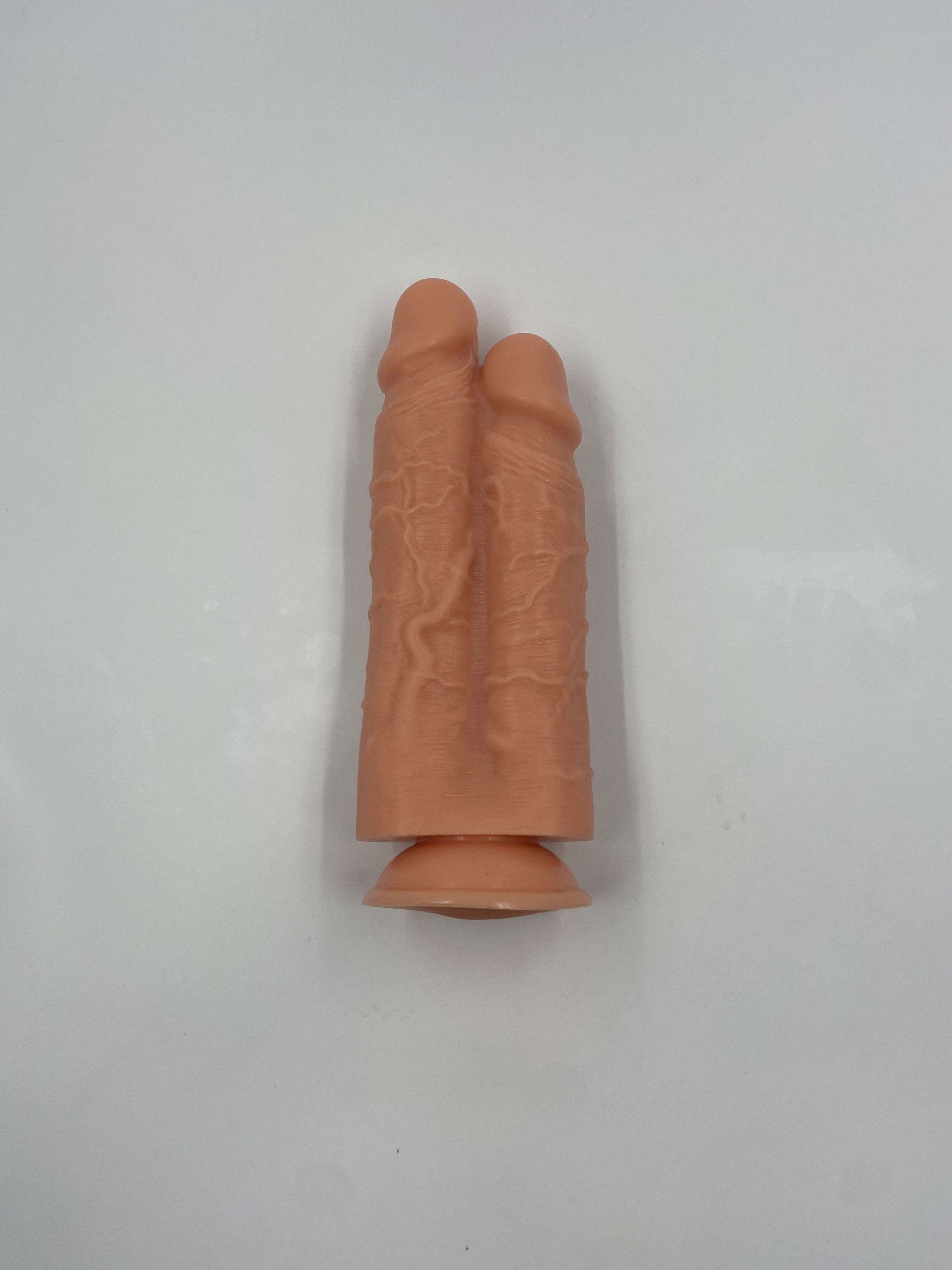 REALISTIXXX THREESOME  DOBBELT DILDO til et hul.